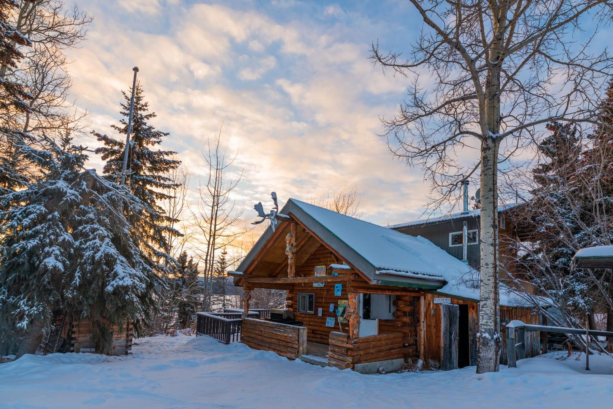 Inn On The Lake - Whitehorse Marsh Lake Room photo