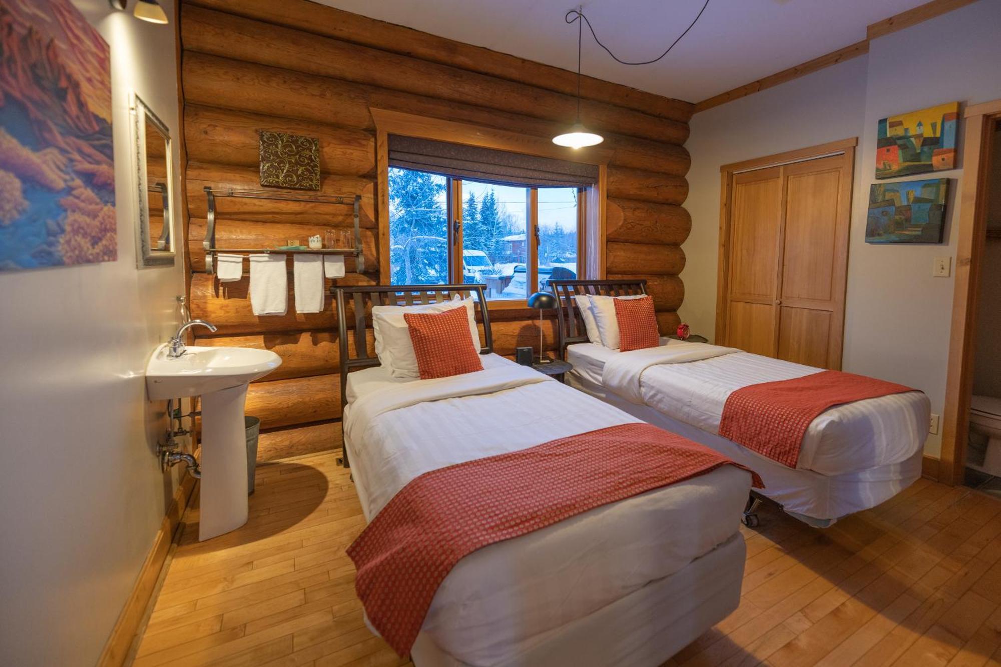 Inn On The Lake - Whitehorse Marsh Lake Room photo